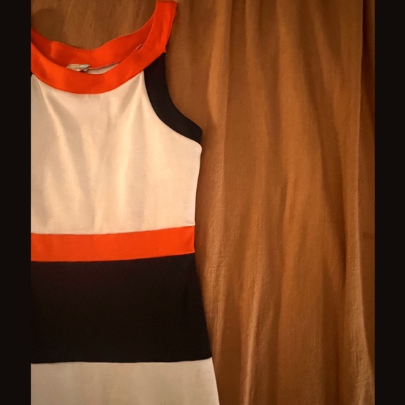Women’s Colorblock Dress - Picture 3 of 5